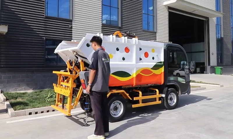 绿色驱动 智慧作业——后装式新能源垃圾清运车引领环卫新风尚