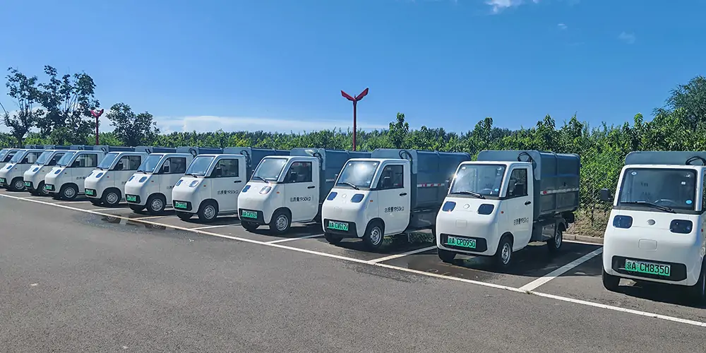 新能源侧装垃圾车，侧装式垃圾车，垃圾车，小型垃圾车