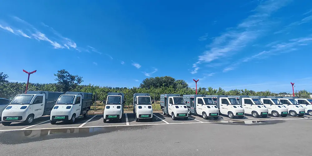 新能源侧装垃圾车，侧装式垃圾车，垃圾车，小型垃圾车