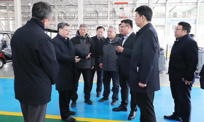 热烈欢迎济南市长于海田莅临巨能智造产业园区调研复工及科技创新发展情况！深入山东百易新能源环卫车总装车间参观指导！