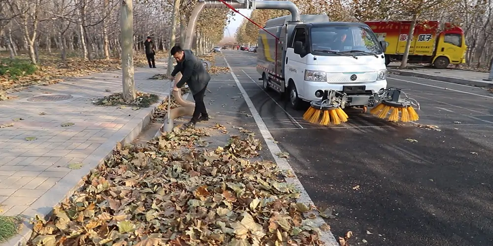 纯电动树叶收集车,树叶收集车,落叶收集车,吸叶机 纯电动树叶收集车,树叶收集车,落叶收集车,吸叶机