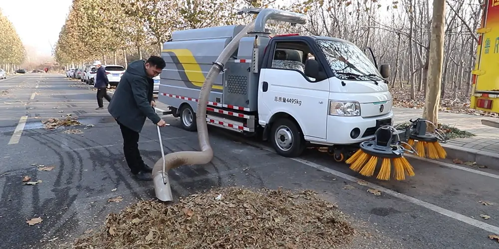 纯电动树叶收集车,树叶收集车,落叶收集车,吸叶机 纯电动树叶收集车,树叶收集车,落叶收集车,吸叶机