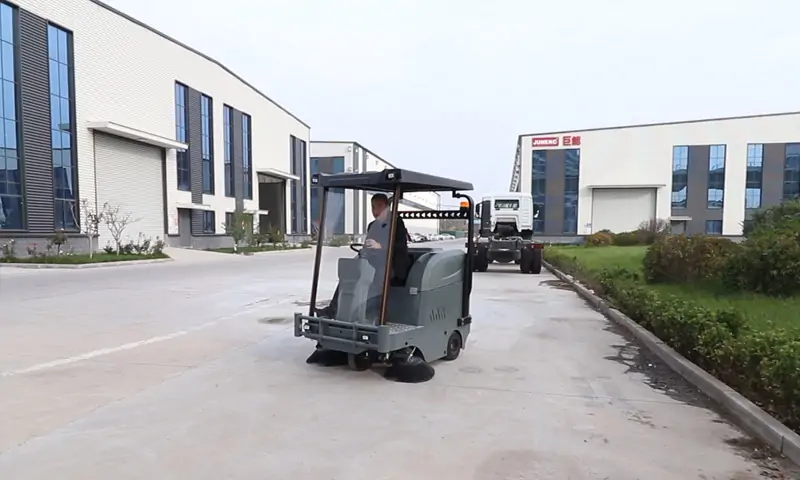 纯电动清扫车：高效环保的城市清洁新动力
