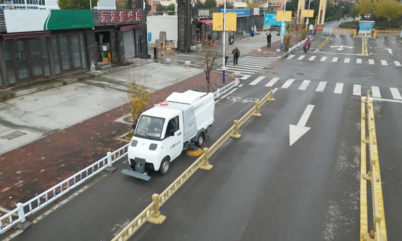 新能源洗扫车现场作业震撼呈现:小车身、大能量,城市清洁新利器