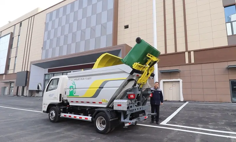 纯电动后装垃圾车交付使用，高效赋能城市垃圾清运工作