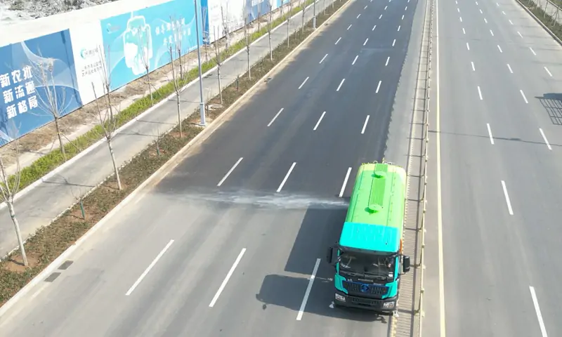 百易长青纯电动洒水车——打造绿色环卫新标杆